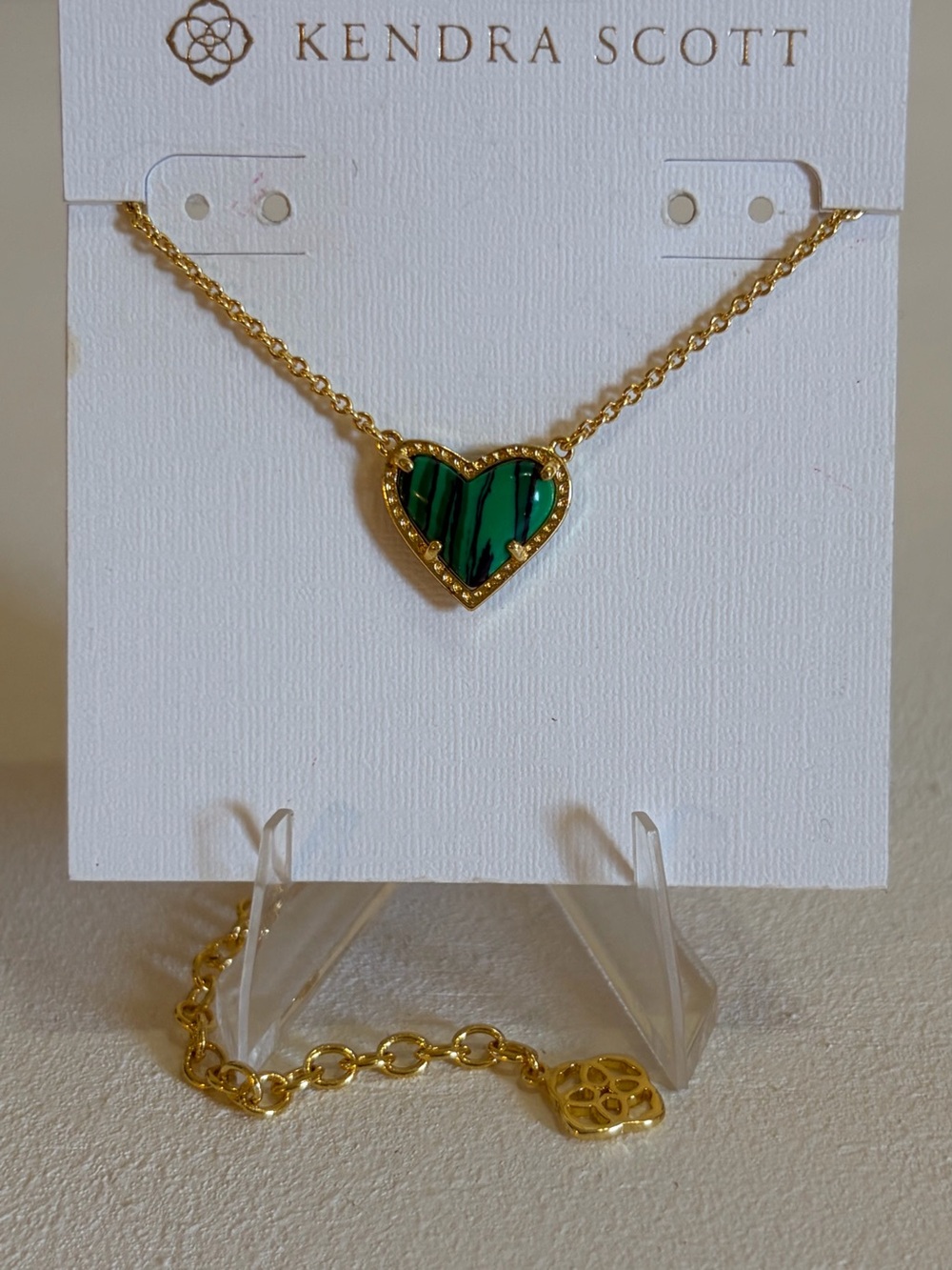 Kendra Scott Ari Heart Gold Pendant Necklace in Green Malachite
